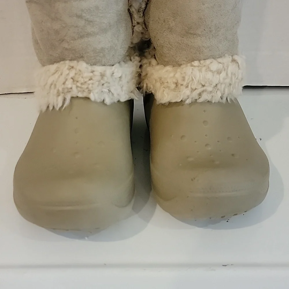 KIDS CROCS TAN BOOTS‎ (sz 1)